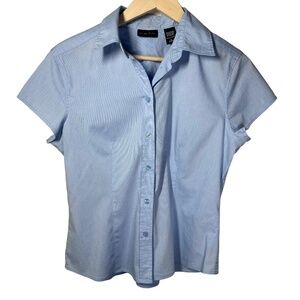 New York & Company Light Blue Short Sleeve Button Front Shirt Size L